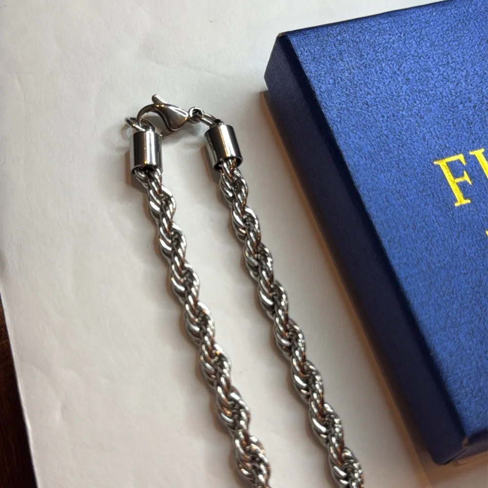 FIUSEM Men’s Stainless Steel Silver tone  Set chain & bracelet New in a box